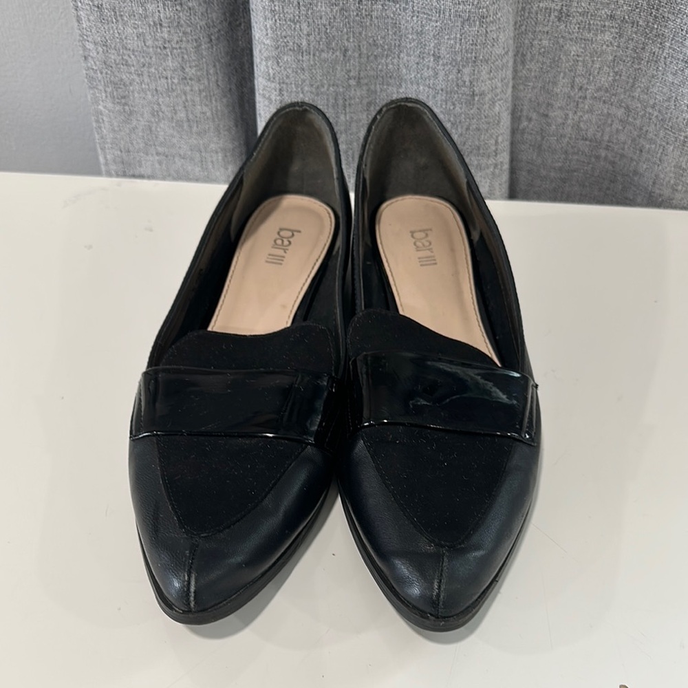 Bar III Women's Black leather/fabric upper pointed flats. Size 9.5